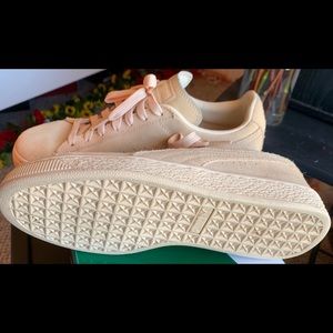 Suede classic tonal Jr. pumas